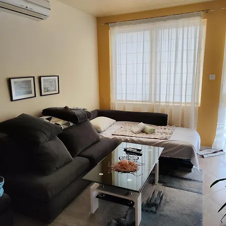 Апартамент Art Kiril And Metodi Square Бургас